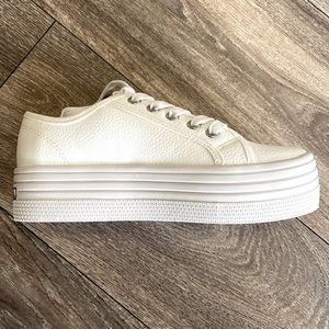 NEW Steve Madden white sneakers size 6.5 US